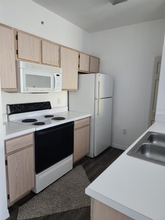 Building Photo - 5459 Vineland Rd