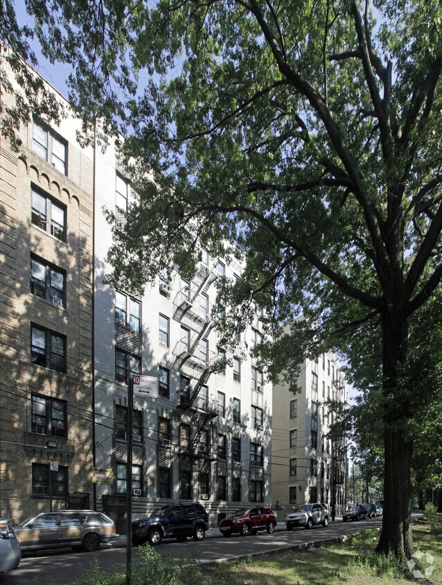 Building Photo - 3820-3824 Bronx Blvd