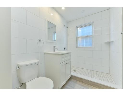 Building Photo - 667 Adams St