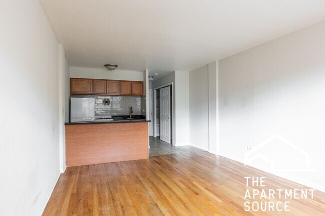 Building Photo - 5847 N Winthrop Ave