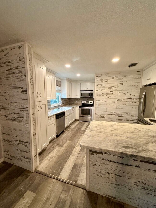 Foto del edificio - Mandarin Beautiful Corner Property!