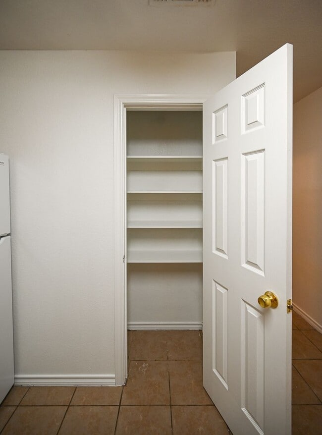 Foto del edificio - Cozy 2 Bedroom 1 Bath 2nd floor unit