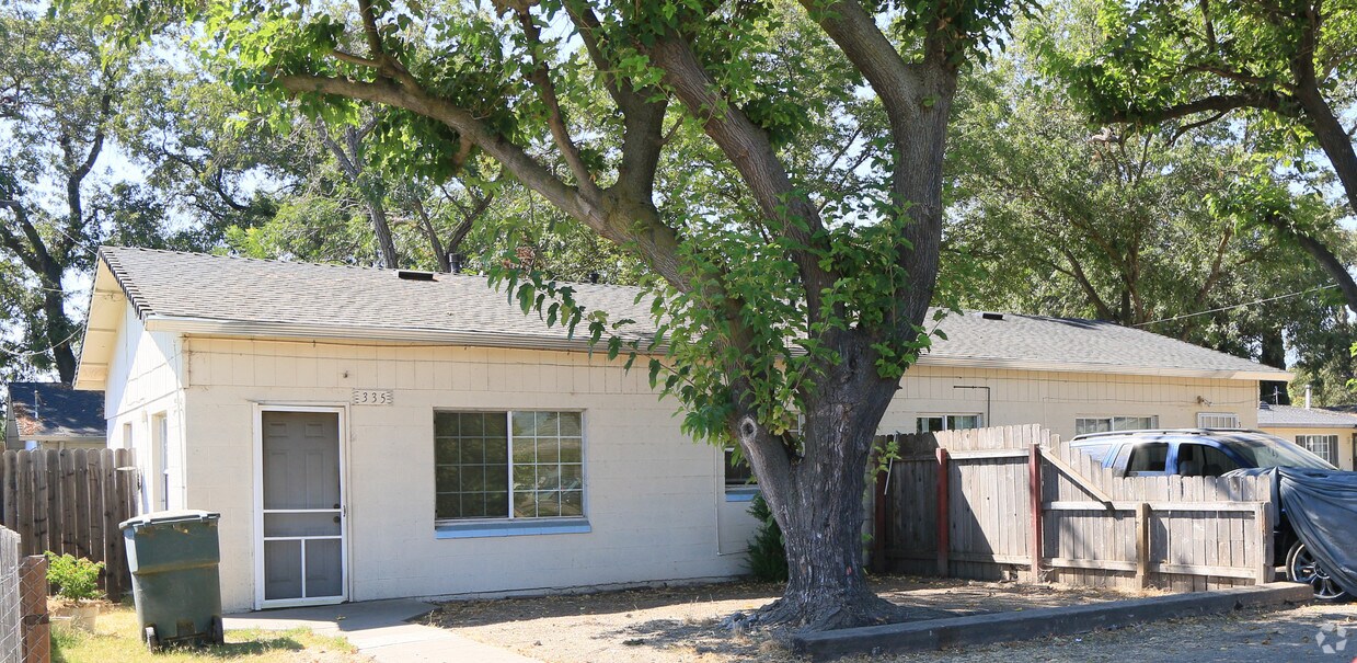 Foto principal - 335-417 N Shasta Ave