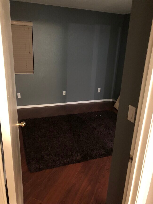 Master bedroom - 8321 Vineyard Ave