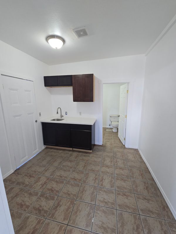 Foto del edificio - 2284 Kearney Ave