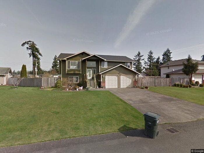 Primary Photo - Wonderful 3+ Bedroom Split-Level Home w/AC...