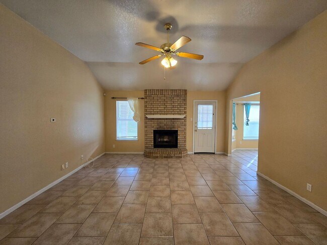 Building Photo - AVAILABLE NOW!