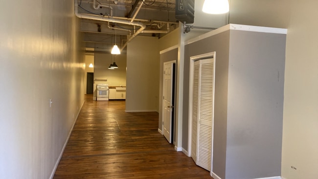 Building Photo - 1415 Kemper St