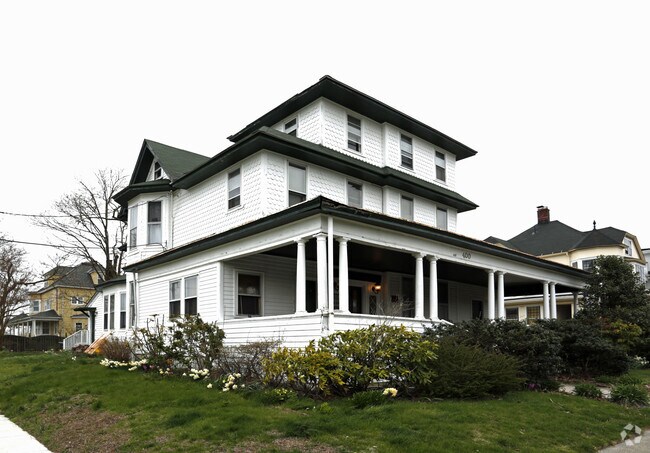 Foto del edificio - 400 Asbury Ave