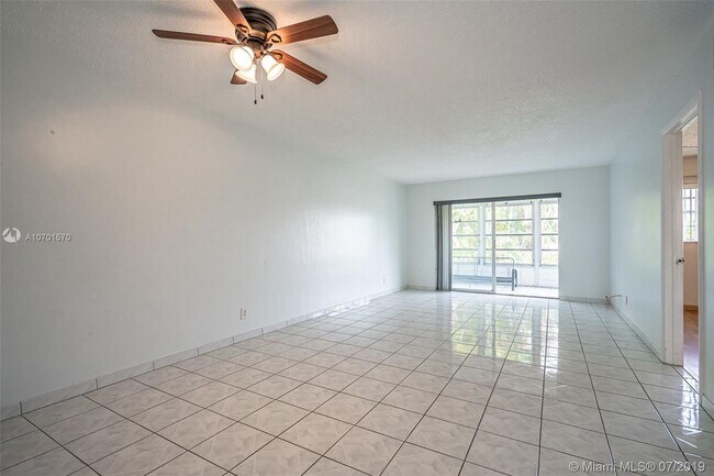 Building Photo - 601 S State Rd 7