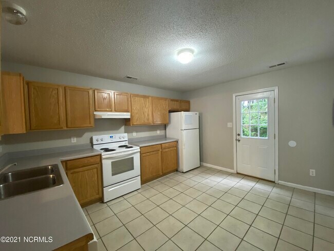 Building Photo - 364 Hunting Green Dr