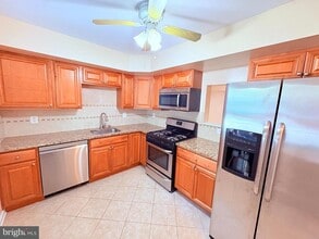 Building Photo - 15068 Catbrier Ct