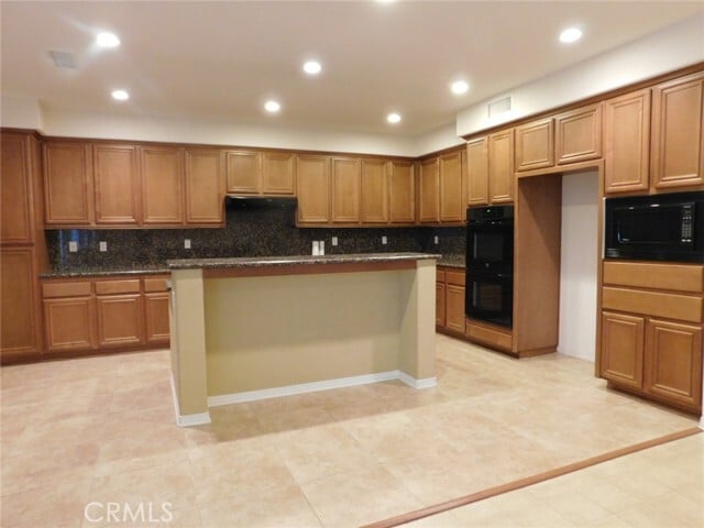 Building Photo - 27829 Lake Ridge Dr
