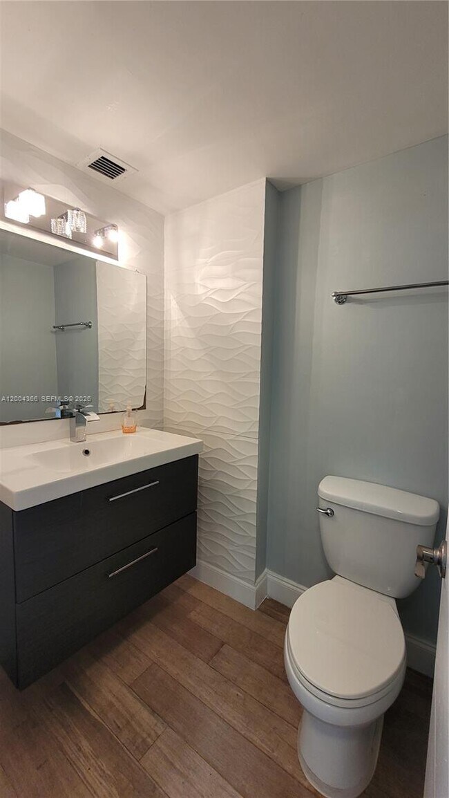 Foto del edificio - 3600 NE 170th St