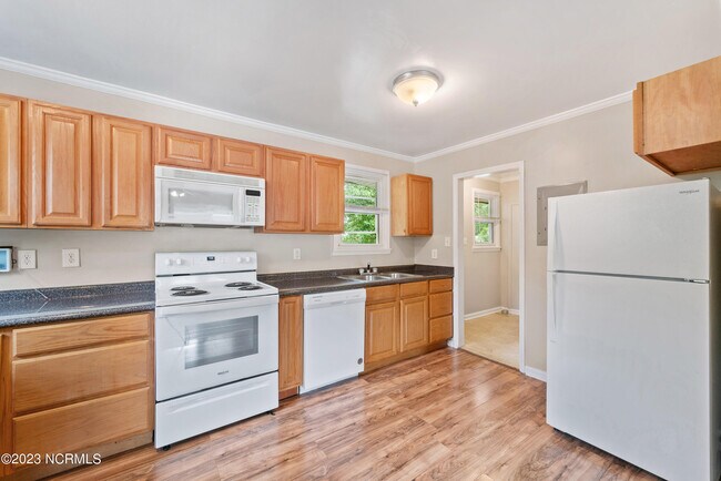 Building Photo - 529 Henderson Dr