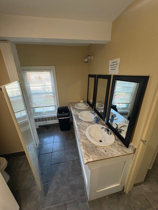 Foto del edificio - 57 Winchester St - Rooms for Rent