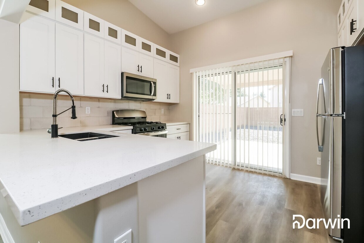 Primary Photo - 7225 W Crown King Rd, Phoenix, AZ 85043