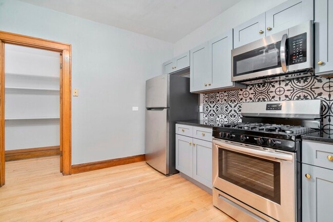 Building Photo - 530 Hillside Ave