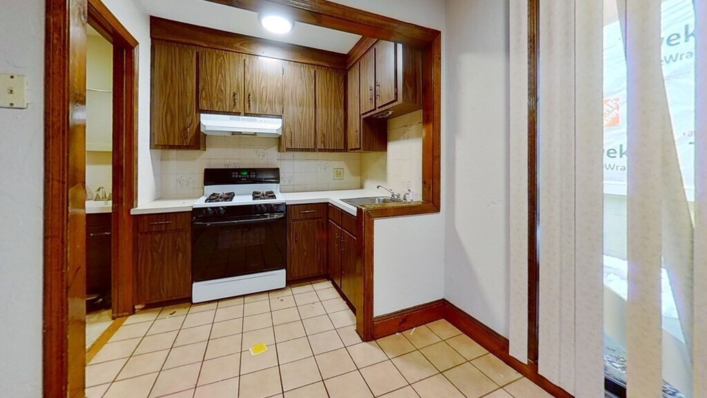 Primary Photo - 88 Cottage St