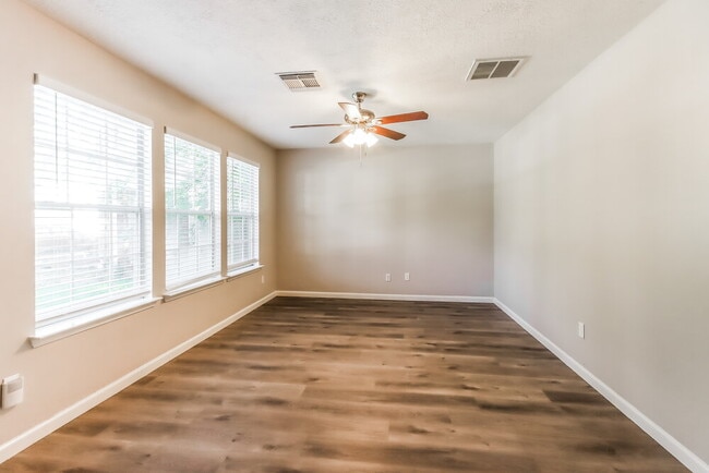 Foto del edificio - 18105 Red Pine Ct
