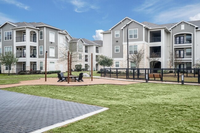 The Henry At Liberty Hills Apartments