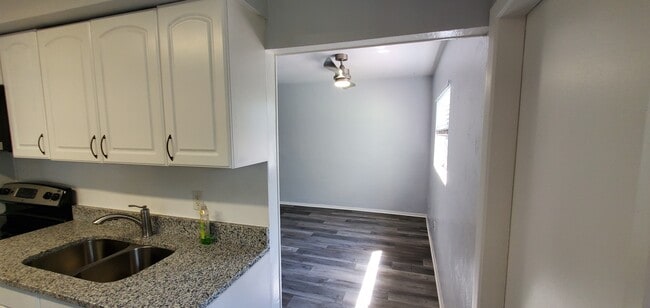 Building Photo - 3351 Hillsdale Ave