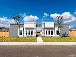 Building Photo - 14 E Walnut Ave