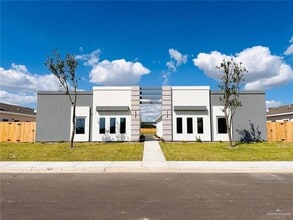 Building Photo - 15 E Walnut Ave