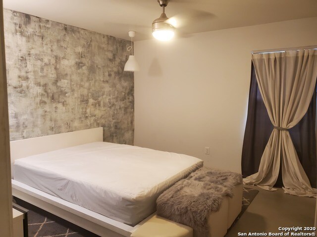 Building Photo - 8058 Broadway St