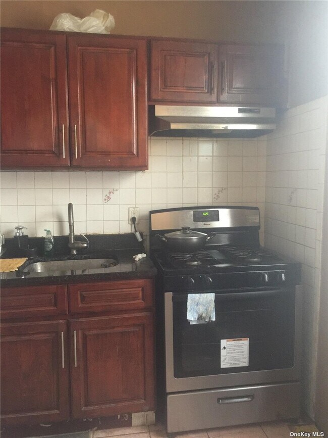 Foto del edificio - 90-52 185th St