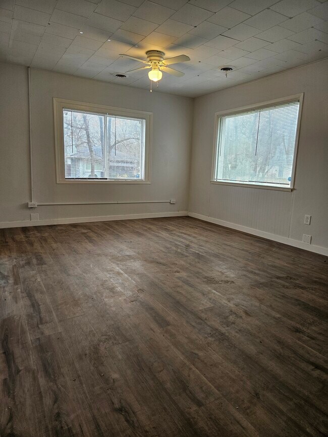 Building Photo - 6301 E 3rd Ave