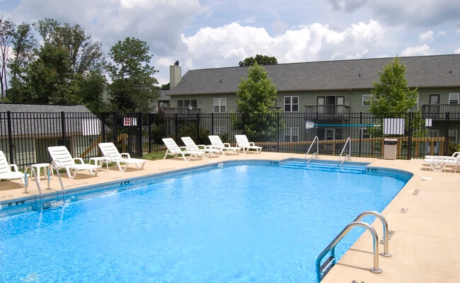 Relax by the Pool - Woods at Latimer (1 bed/1 bath community)