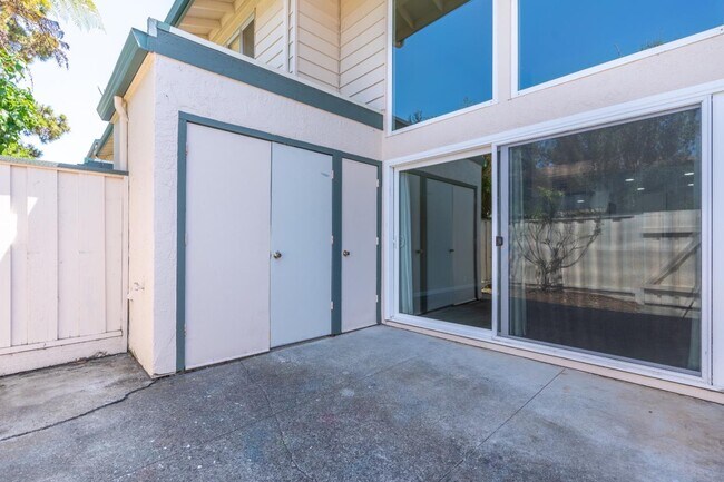 Building Photo - 1315 Terra Nova Blvd