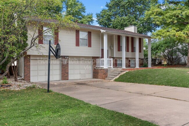 Building Photo - 33 Pershing Lake Dr