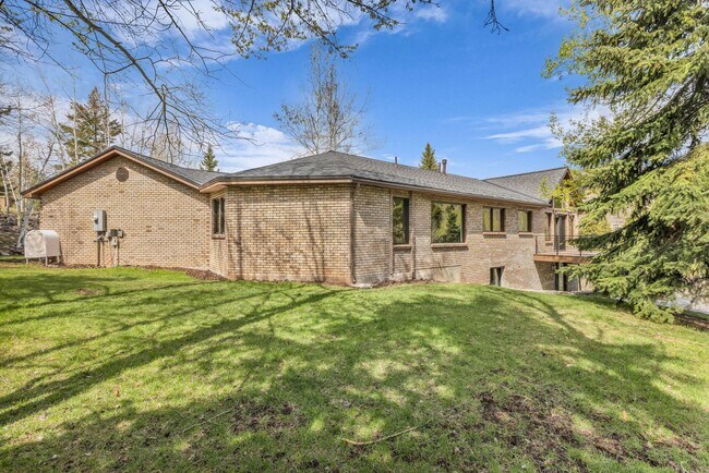Foto del edificio - Pinebrook Luxury Remodeled Home