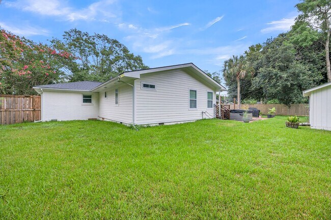 Building Photo - 4 Bedroom 3 Bath Home in Lawton Bluff - Ja...