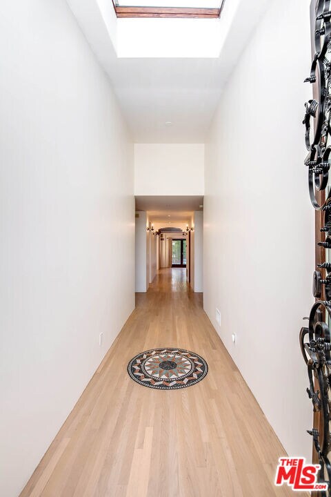 Building Photo - 1308 S Stanley Ave