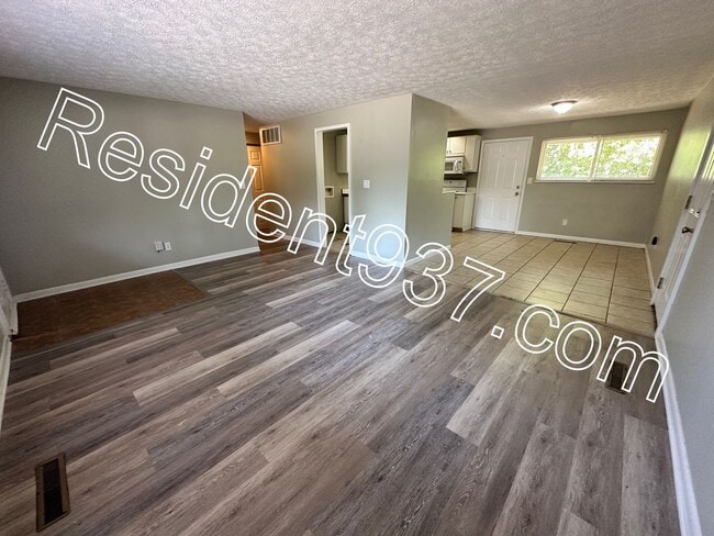 Building Photo - 3 Bed 1 bath