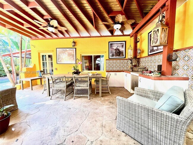 Foto del edificio - 168 NE 44th St