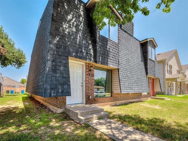 Building Photo - 1329 Eastgate Dr