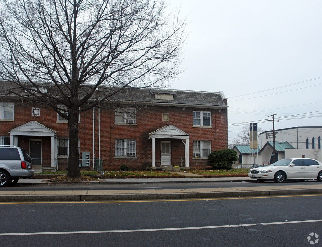 Building Photo - 1722 West Virginia Ave NE