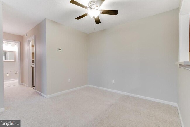Building Photo - 10158 Oakton Terrace Rd