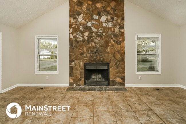 Building Photo - 602 Woodcrest Dr