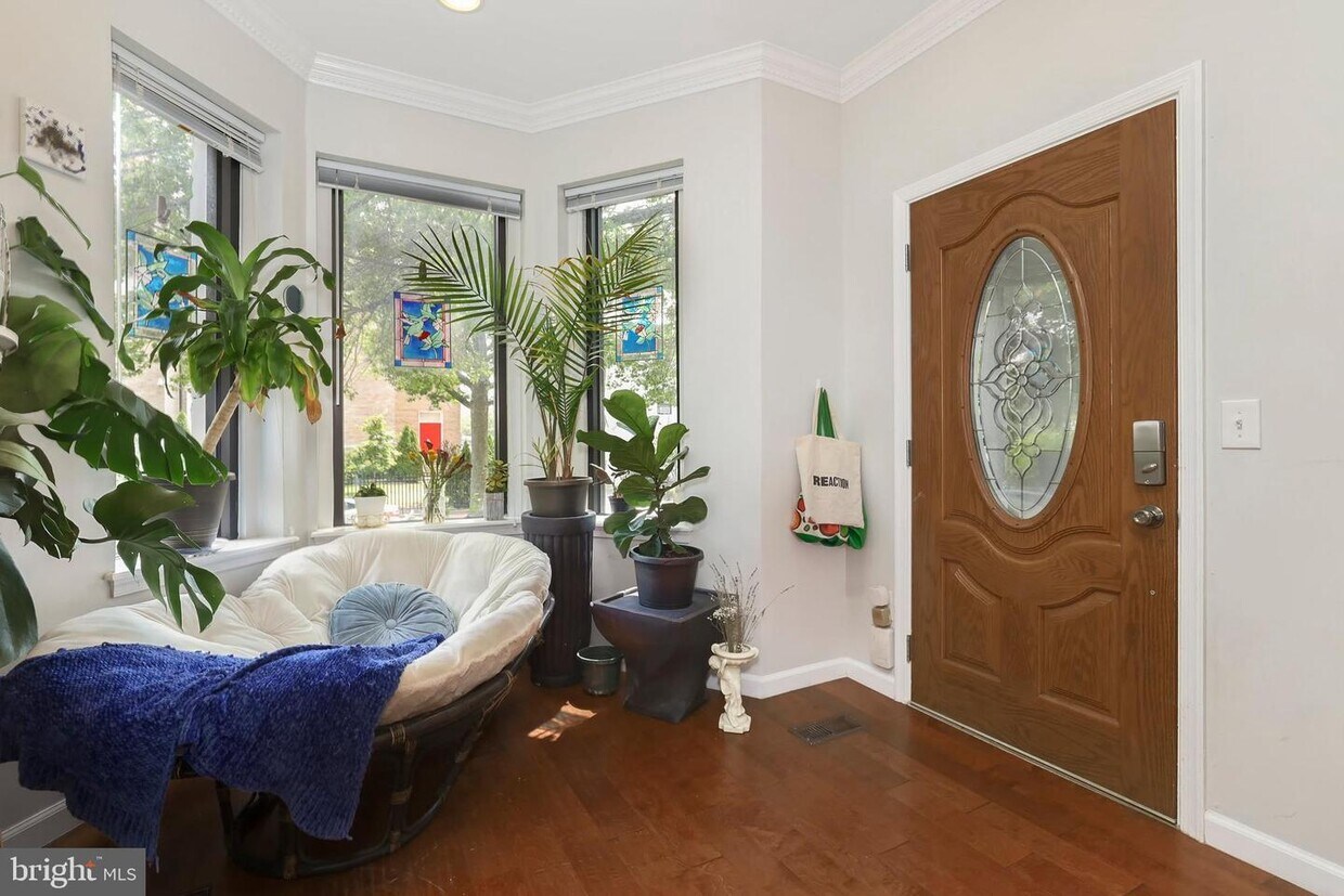 Foto principal - 137 P St NW