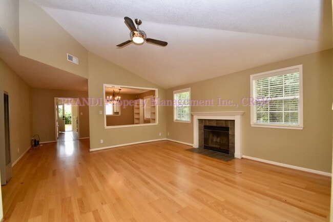 Building Photo - 850 Cypress Ave