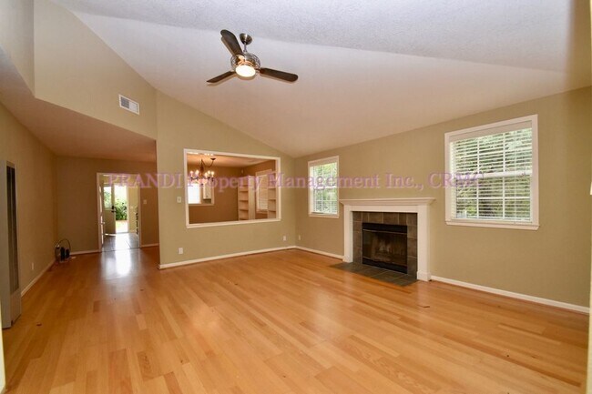 Foto del edificio - 850 Cypress Ave