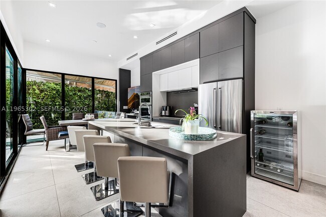 Foto del edificio - 640 Fernwood Rd