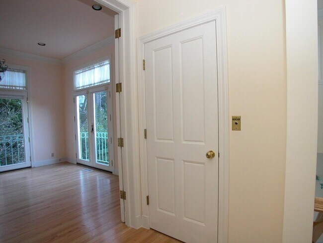 Building Photo - 15 Oak Tree Pl