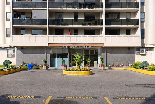 Building Photo - 120 Dundas St E