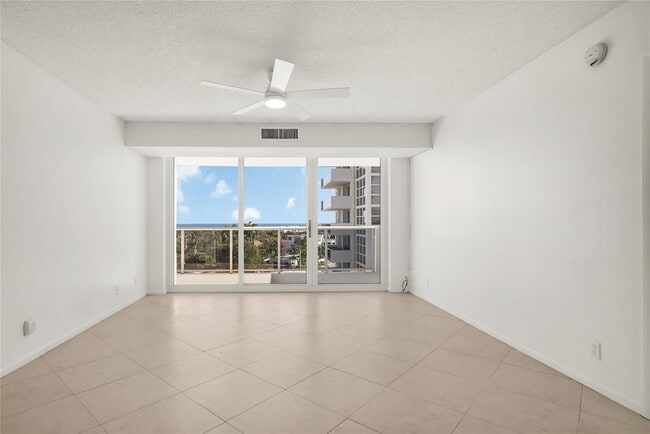 Foto del edificio - 2715 N Ocean Blvd